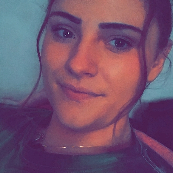 Meet your Posher, Sierra - Picture 1 of 1